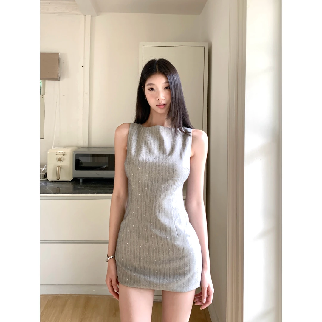 withmin凉皮 灵感缪斯 灰色银闪无袖收腰修身连衣裙短裙2523310