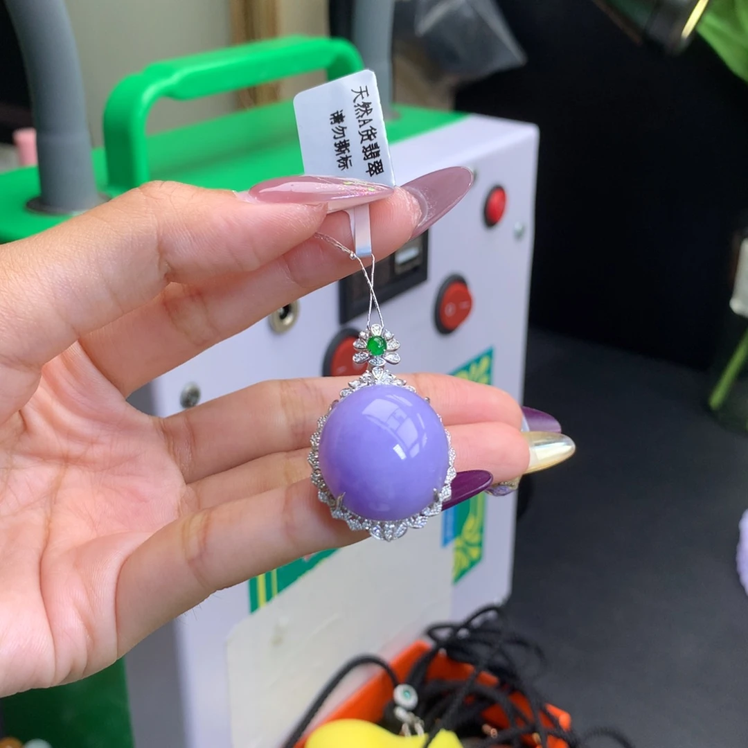 彩***珊颈饰18K金镶嵌翡翠