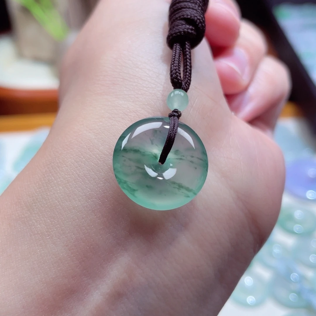 翡翠颈饰未镶嵌扣子