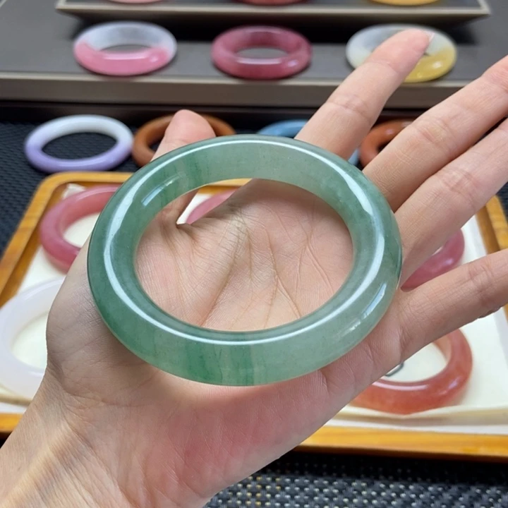 未镶嵌手镯石英岩玉