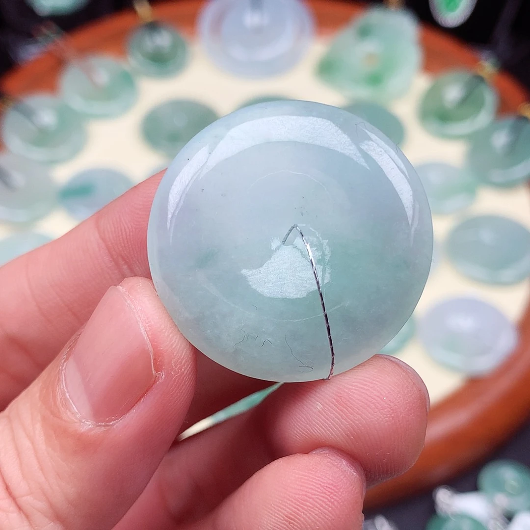 翡翠颈饰未镶嵌平安扣