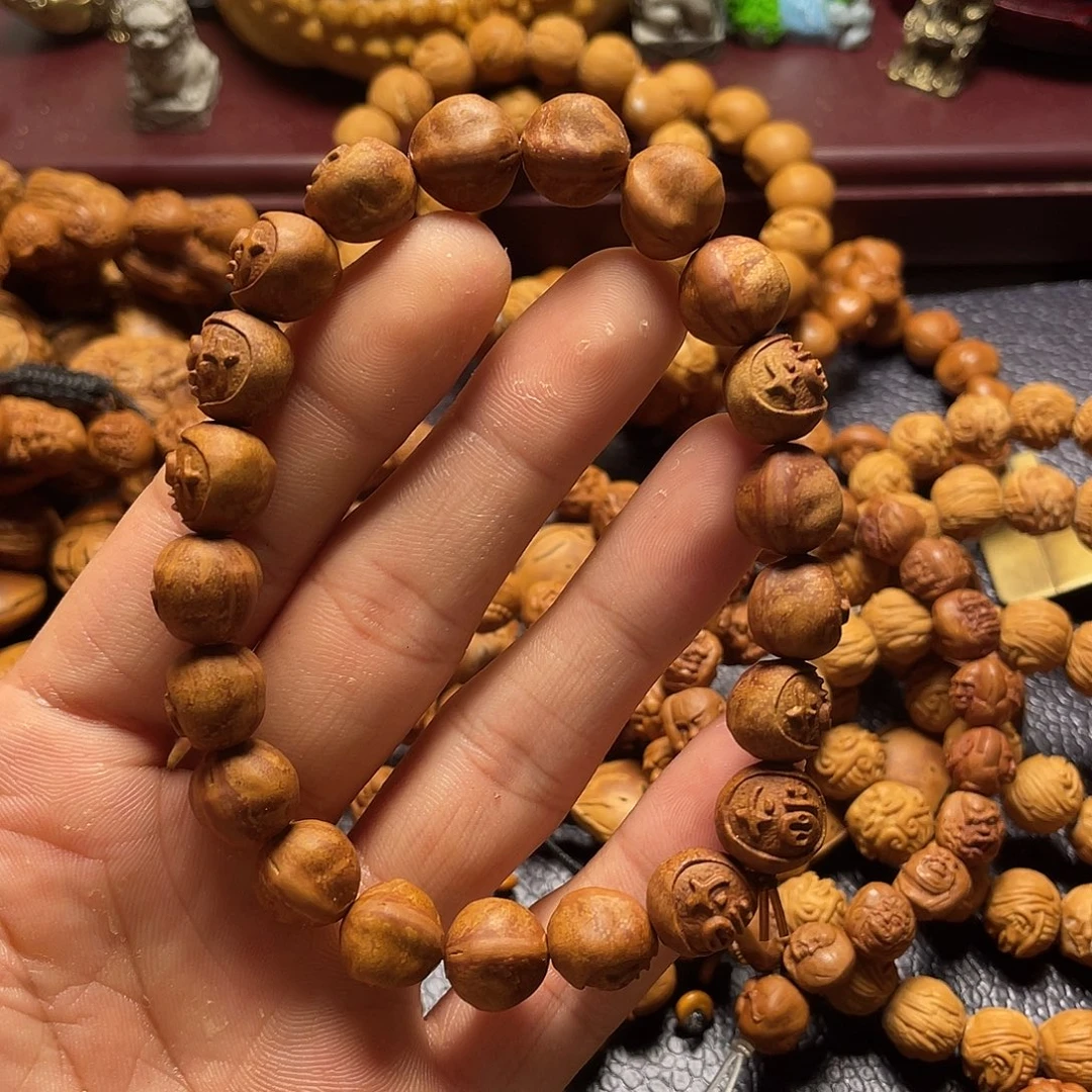 龙纹桃核雕刻瑕疵百财