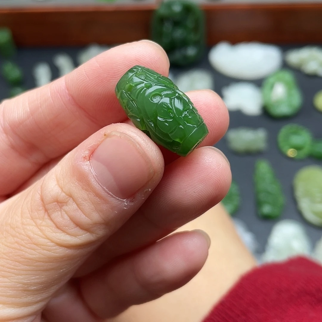 和田玉未镶嵌颈饰碧玉桶珠吊坠