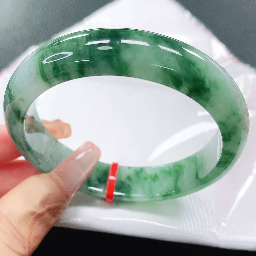 翡翠手镯未镶嵌56圈