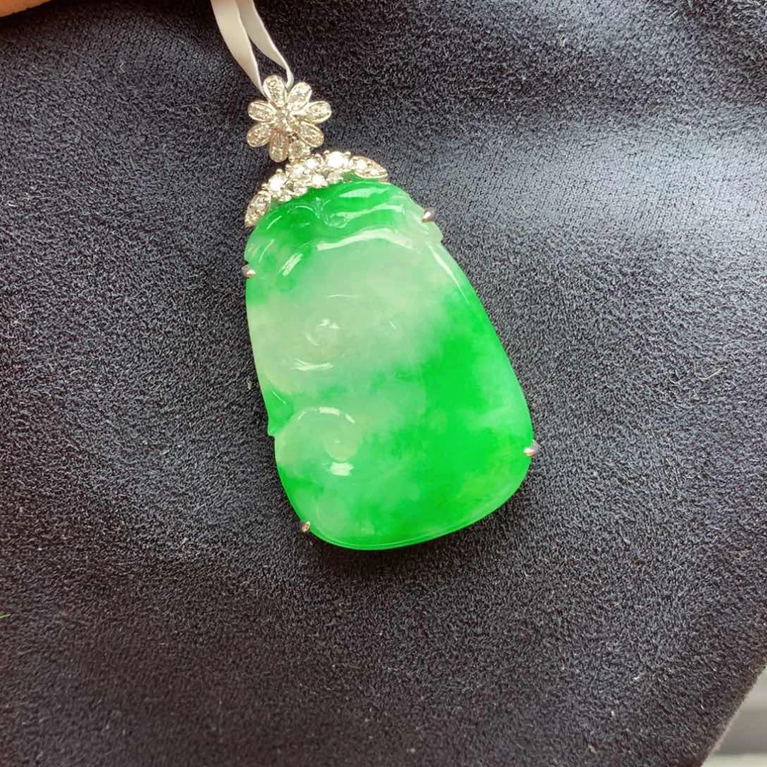 翡翠18K金镶嵌颈饰上新