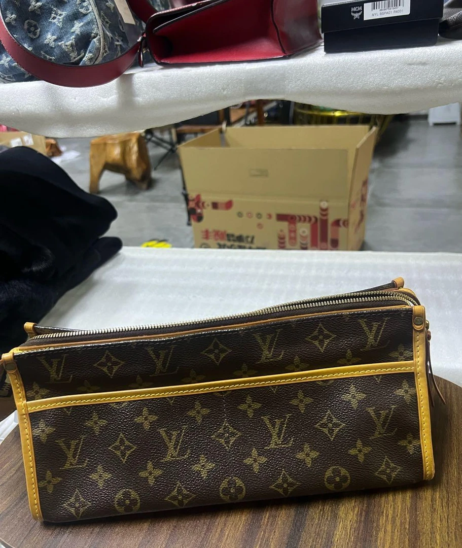 95新 lv 斜挎包 16054