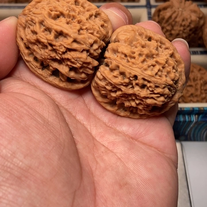 文玩核桃把件?**中南疆石