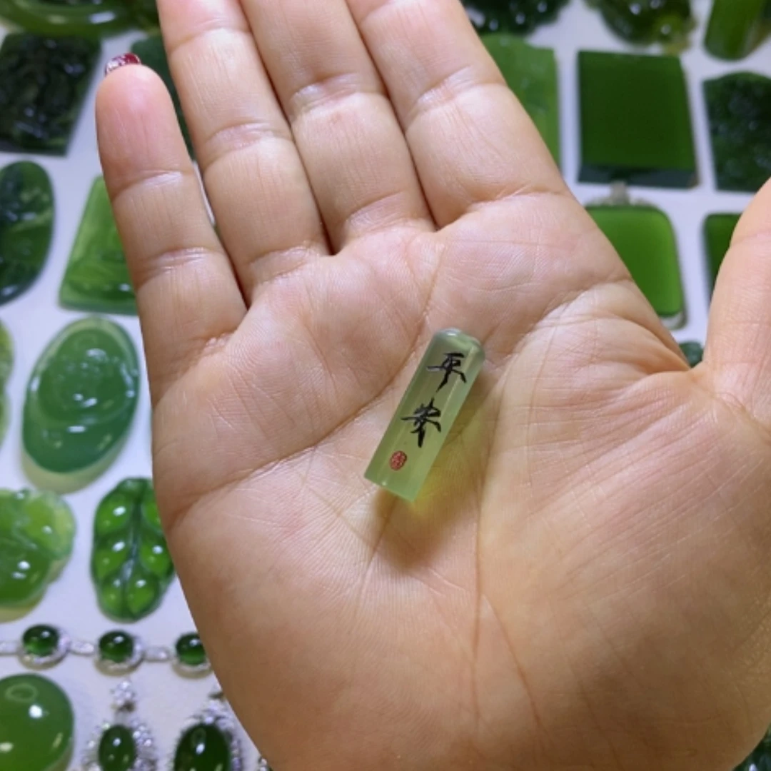 【闪购商品】蛇纹石玉颈饰未镶嵌