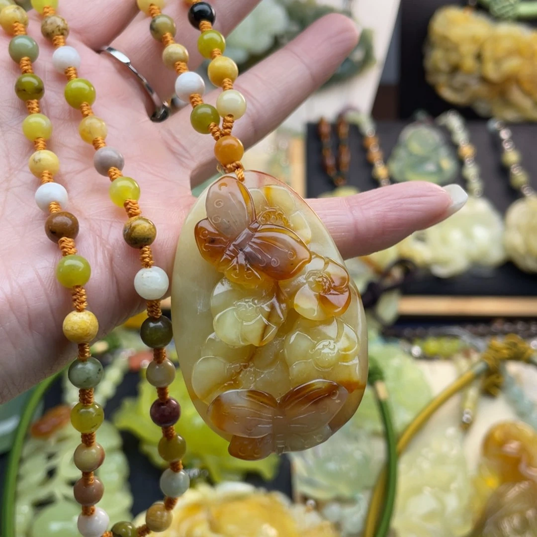 蛇纹石玉颈饰未镶嵌