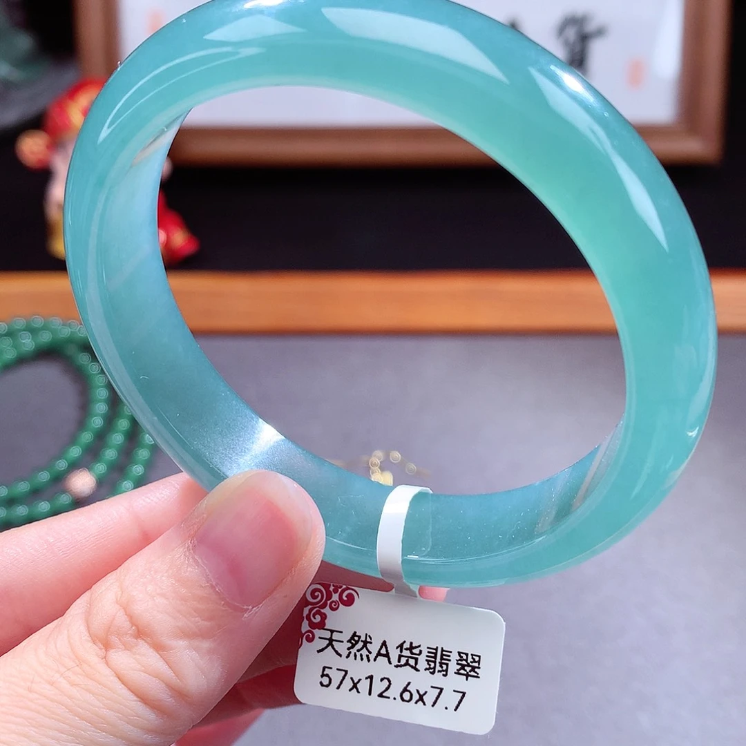 翡翠手镯（圆镯）未镶嵌满**福