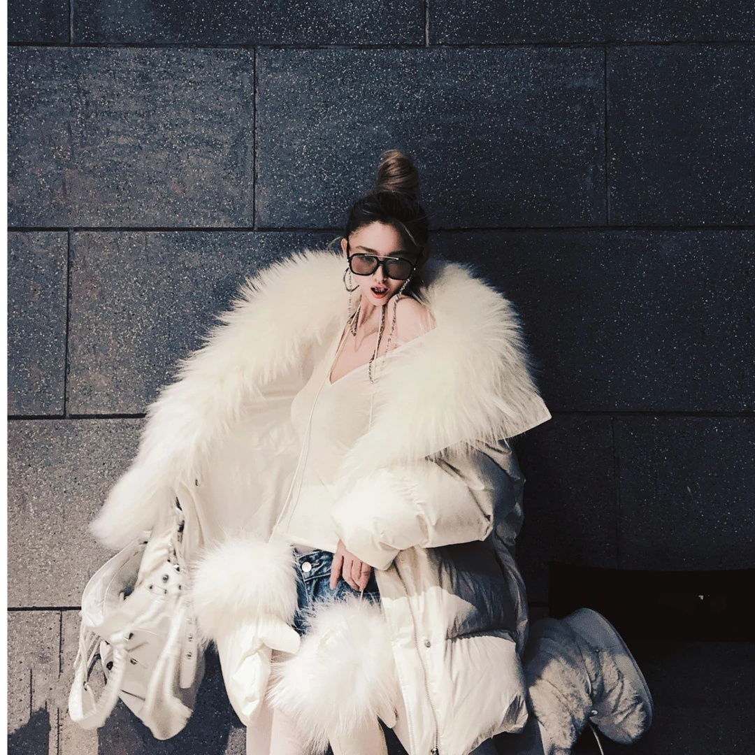 洪小妍自留可拆卸做披肩超级大真真毛领羽绒服加厚白色冬季中长款