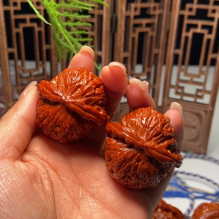 文玩核桃吊坠白狮子40尺