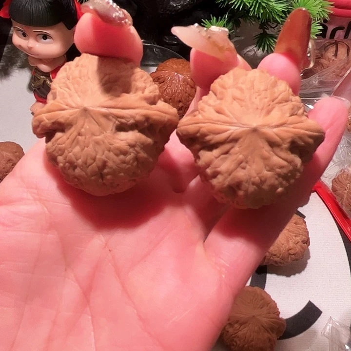 桃核吊坠铁锤妹妹