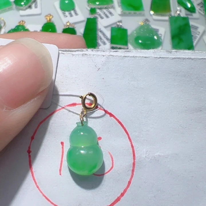 翡翠挂件18K金镶嵌翡翠