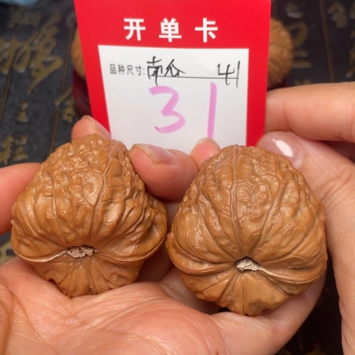 吊坠桃核文玩了吗