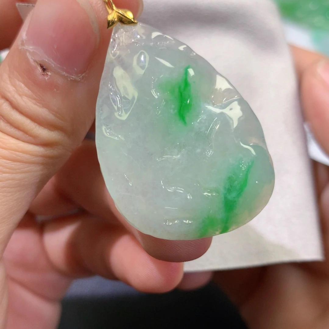 翡翠未镶嵌颈饰保真