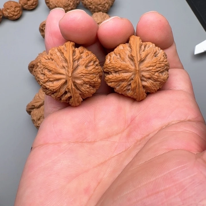 文玩核桃把件苹果园山地34尺同树果