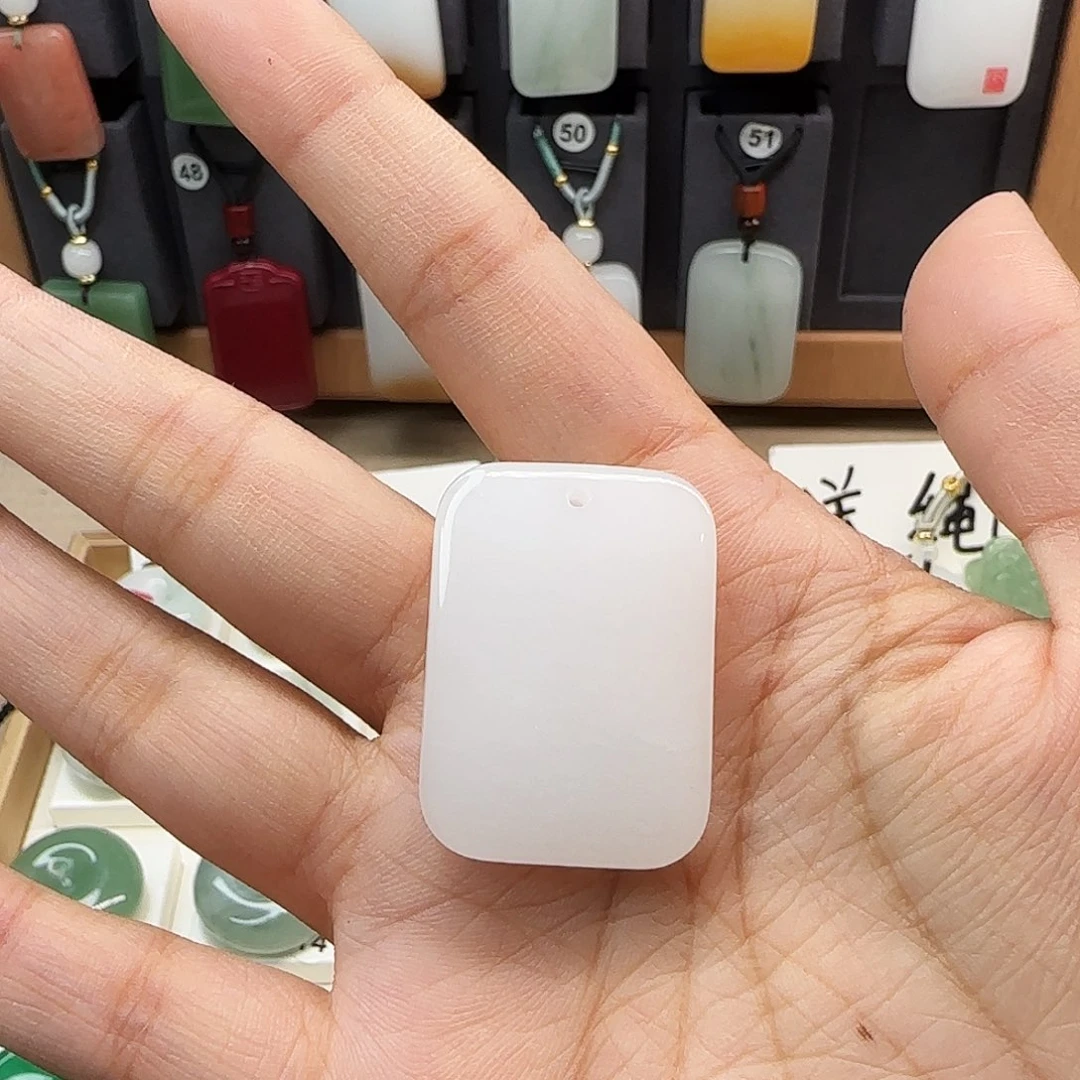 石英质玉未镶嵌颈饰