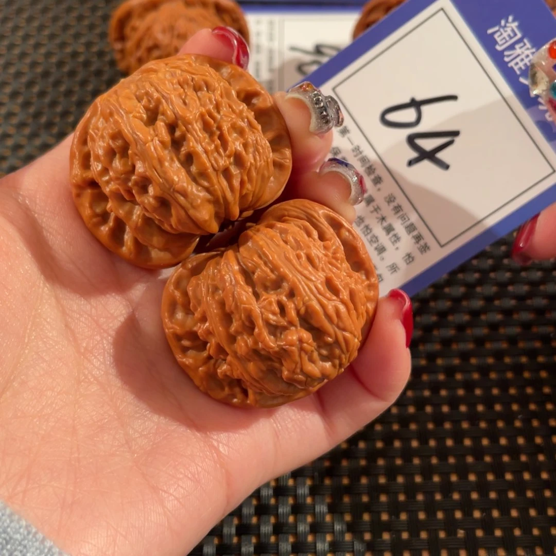 文玩核桃把件64号39尺白狮子