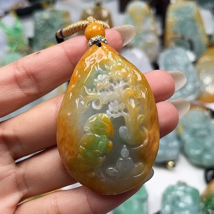 雪***儿翡翠未镶嵌颈饰悟道