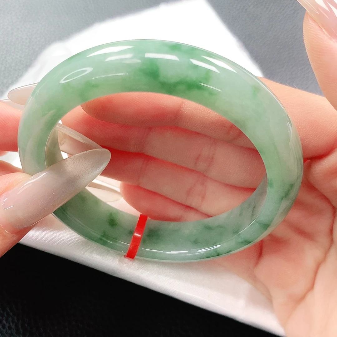 翡翠手镯未镶嵌53圈