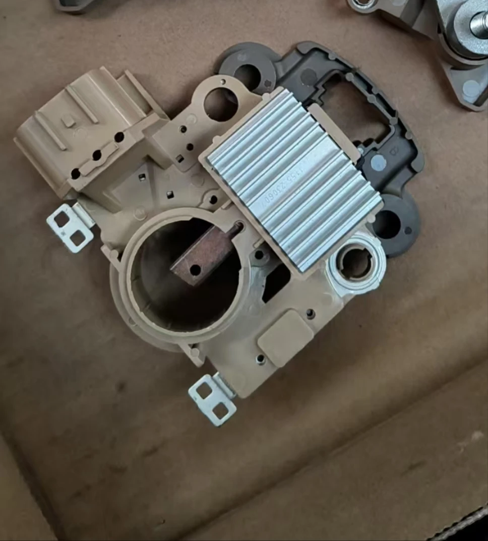 嘉年华1.5马自达2发电机调节器嘉年华发电机电压调节