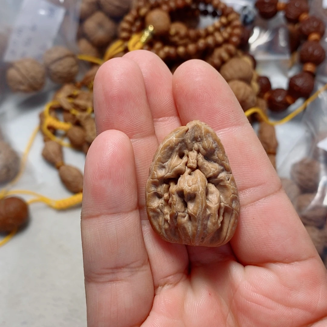 强***哥吊坠文玩核桃白狮子异形1颗