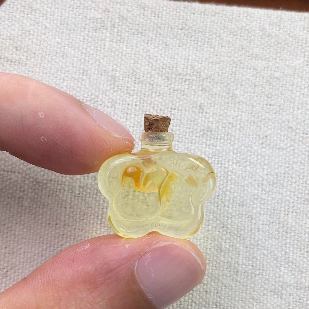 裸石琥珀未镶嵌兔子许愿瓶