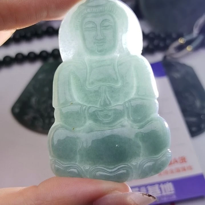 翡翠颈饰未镶嵌天然的A货翡翠多样性发货