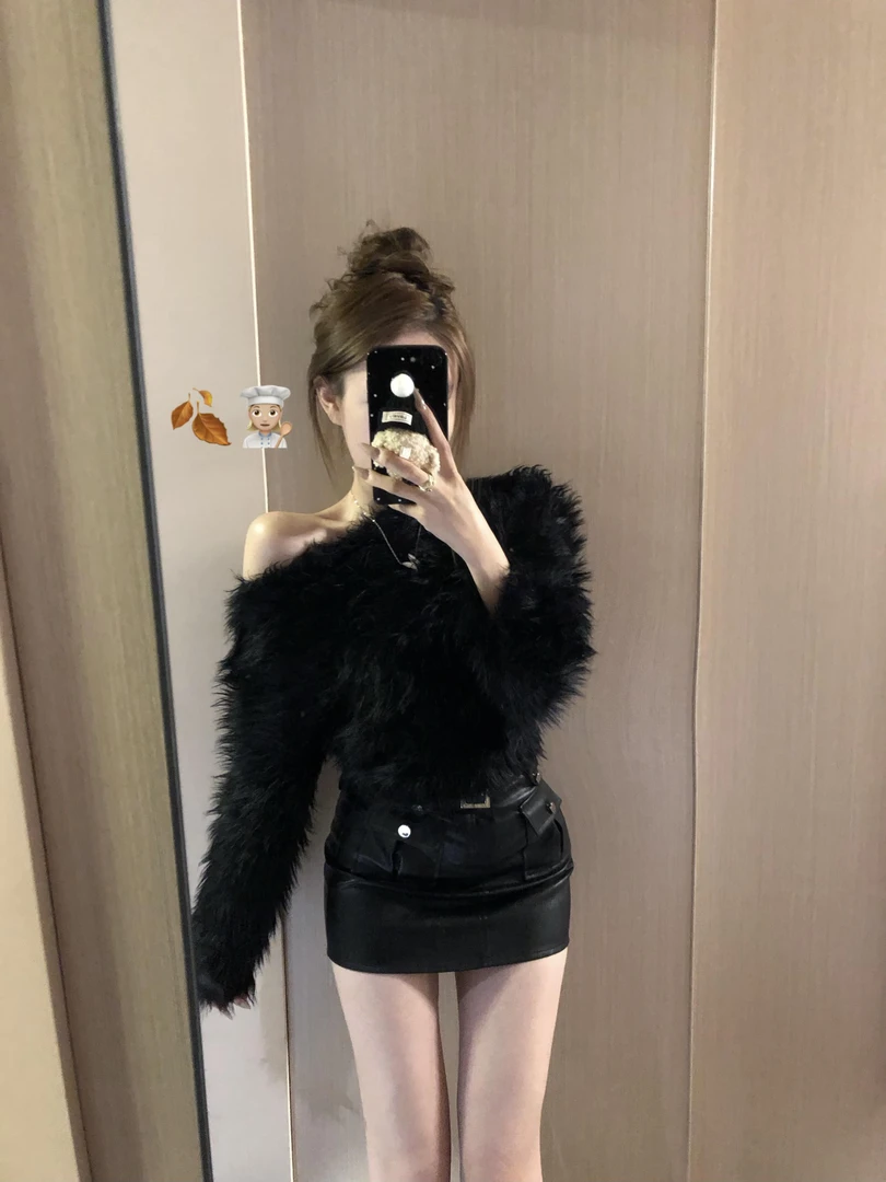 毛绒绒斜肩毛衣慵懒宽松露肩软糯上衣皮带扣性感辣妹pu皮包臀短裙