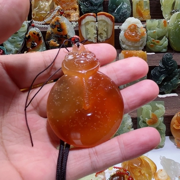兔***姐未镶嵌岫玉吊坠(赠链)