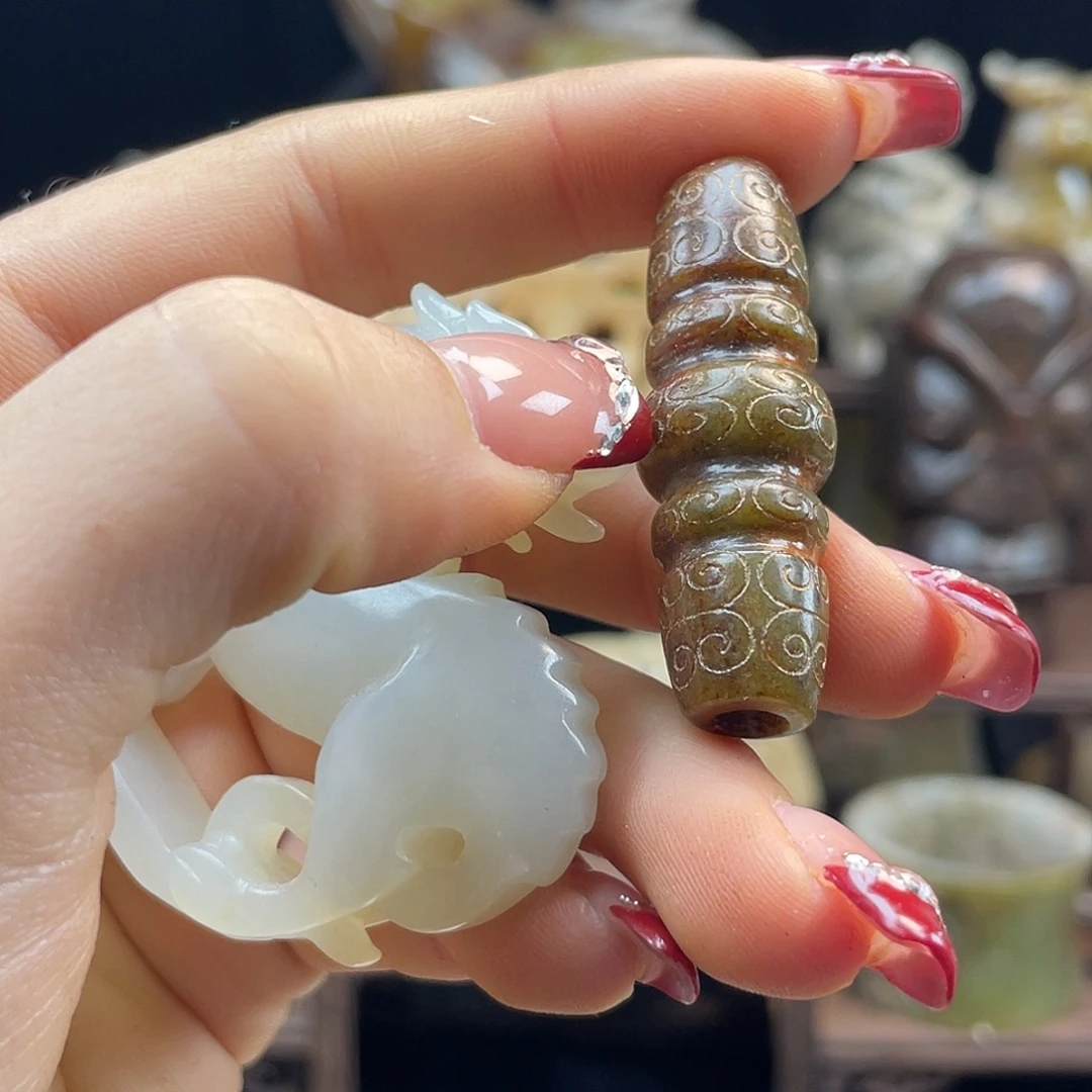 流***月和田玉未镶嵌颈饰