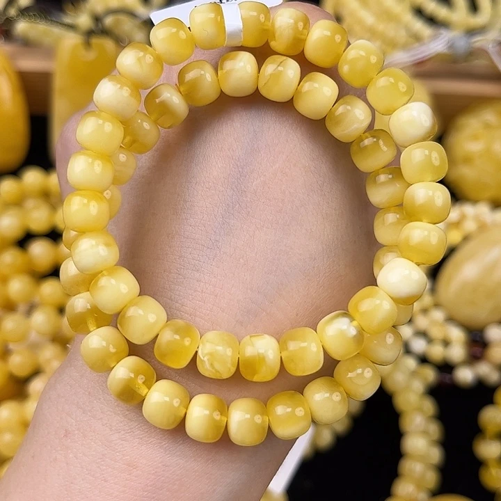 琥珀未镶嵌颈饰，琥珀，多样性发其一