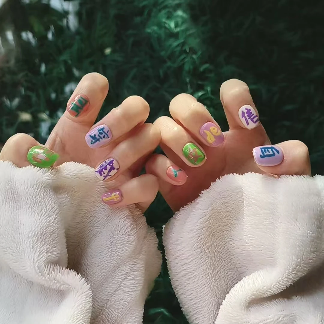 宠粉专用，3幅纯手工穿戴甲，孤品，可许愿长短，款式随机，售完即止。