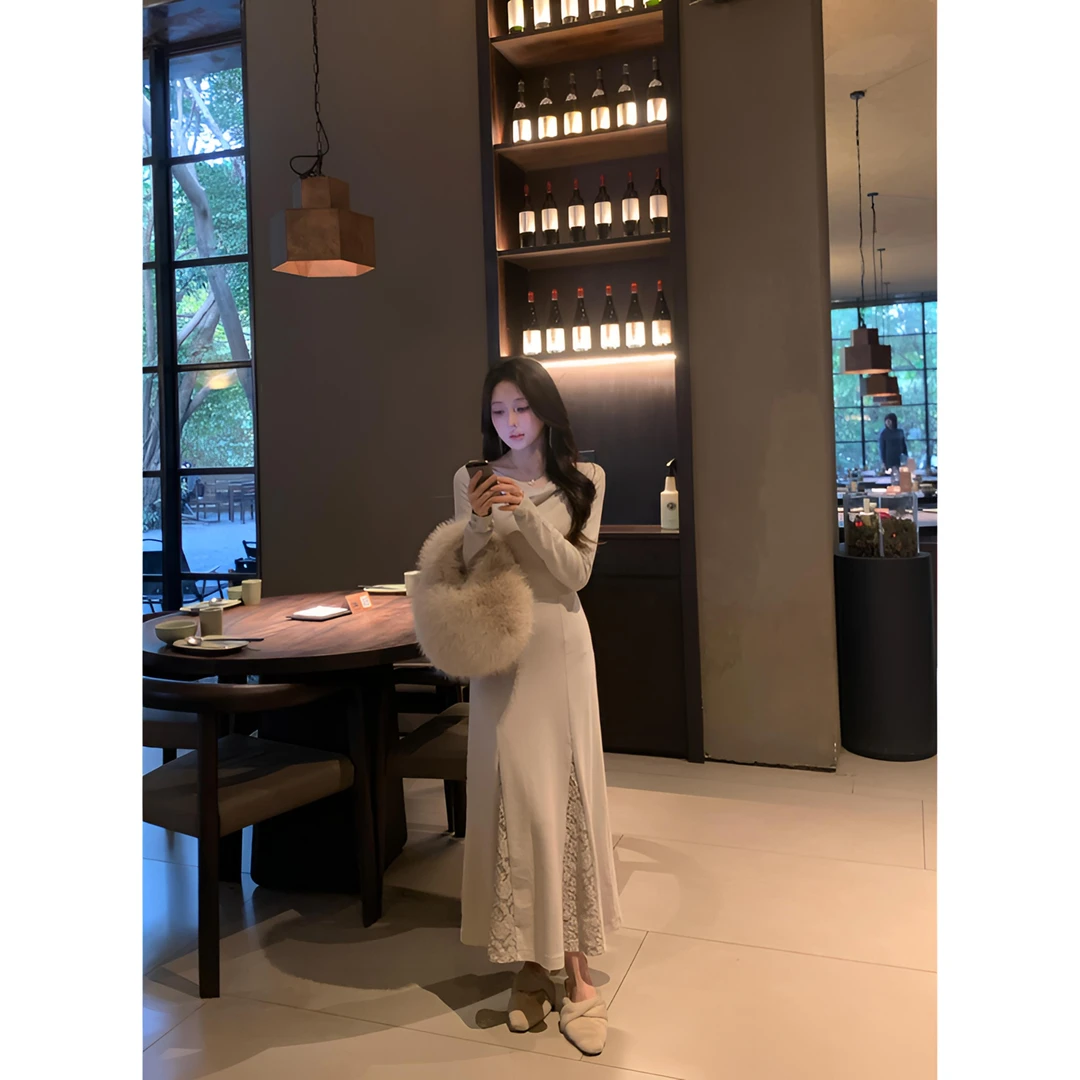 2025春季新款法式蕾丝花边拼接裙子气质显瘦高级感白色针织连衣裙