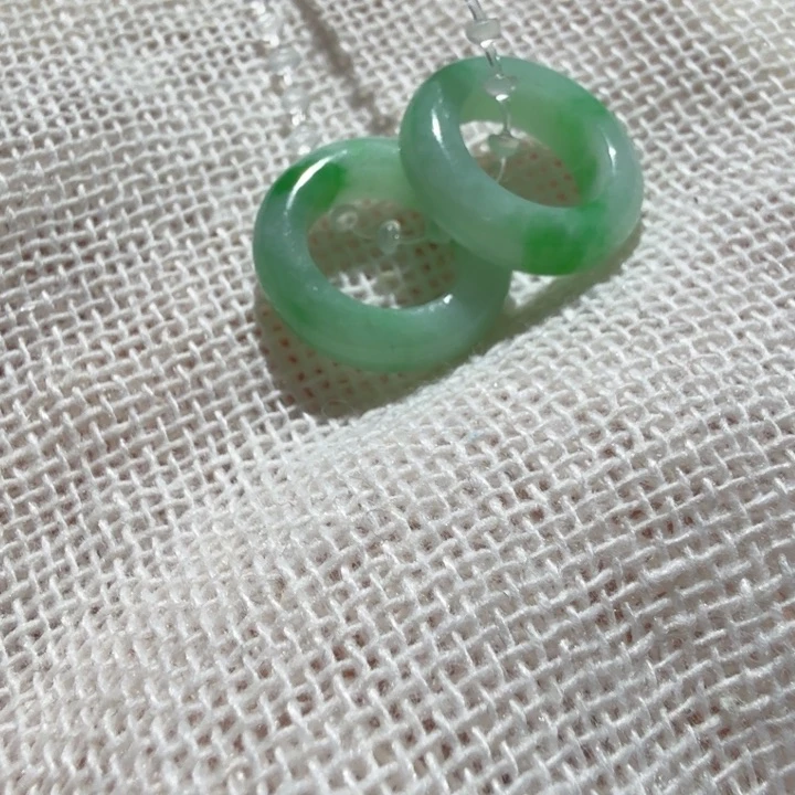 翡翠耳饰未镶嵌白底青