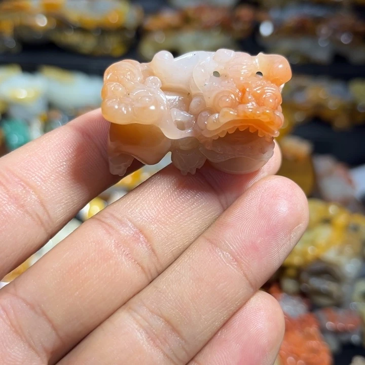 石英质玉（黄龙玉）未镶嵌颈饰