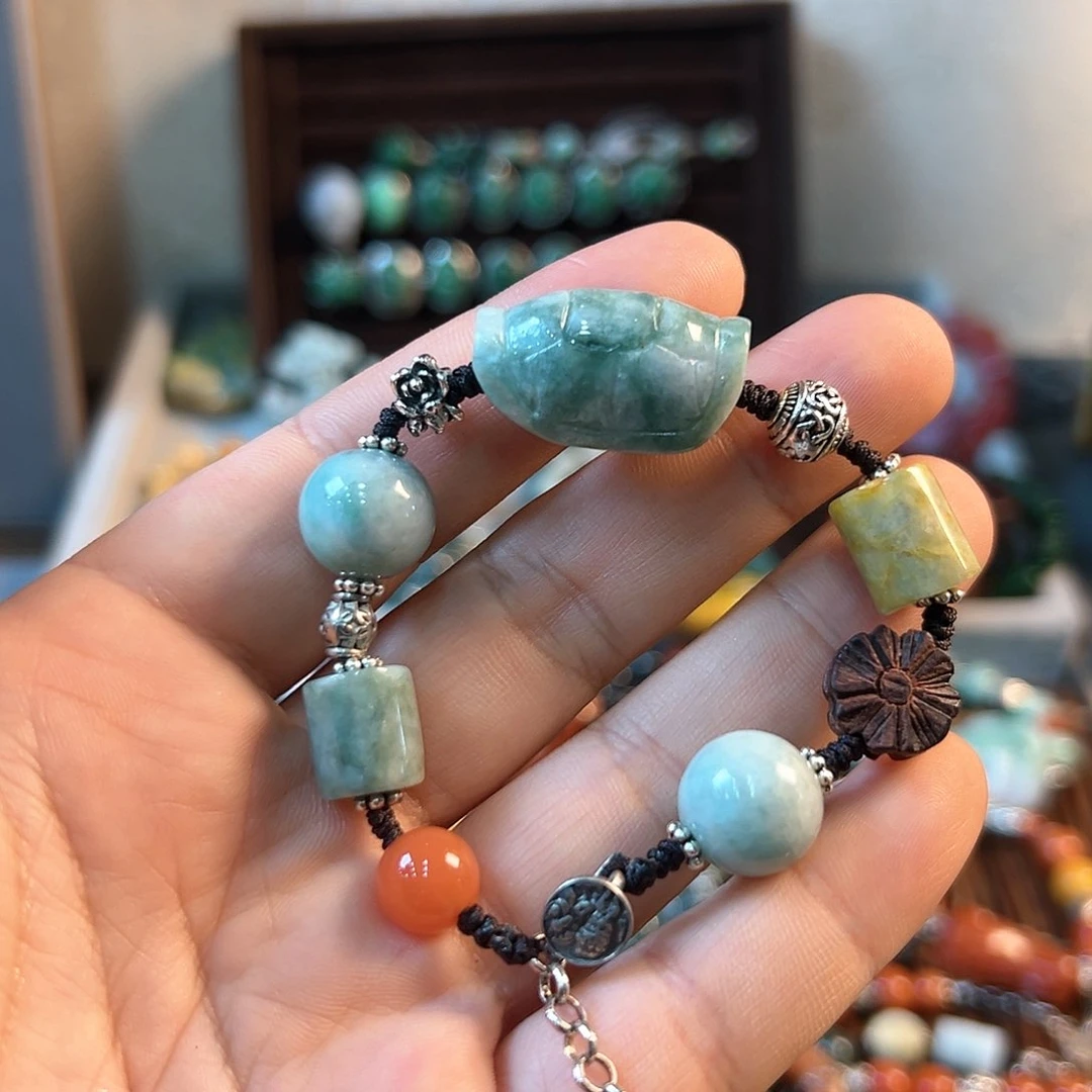 翡翠颈饰未镶嵌手串