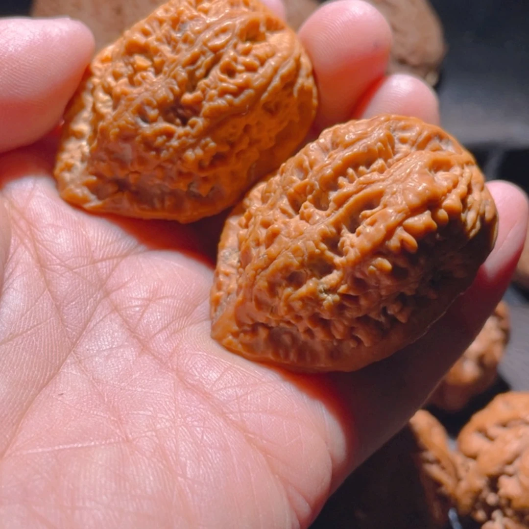 【闪购商品】文玩核桃把件人***烟东北楸子40