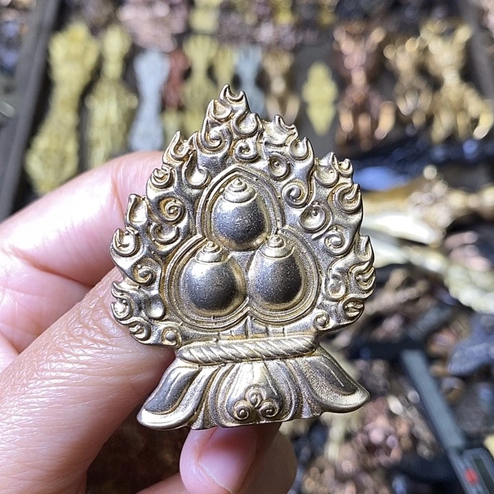 青铜摩尼宝有小痘痘