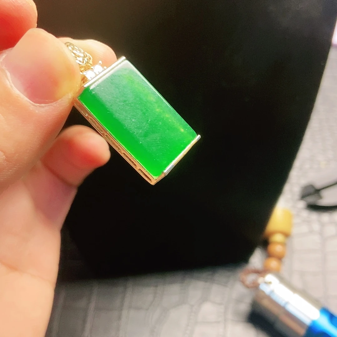 颈饰14K金镶嵌翡翠