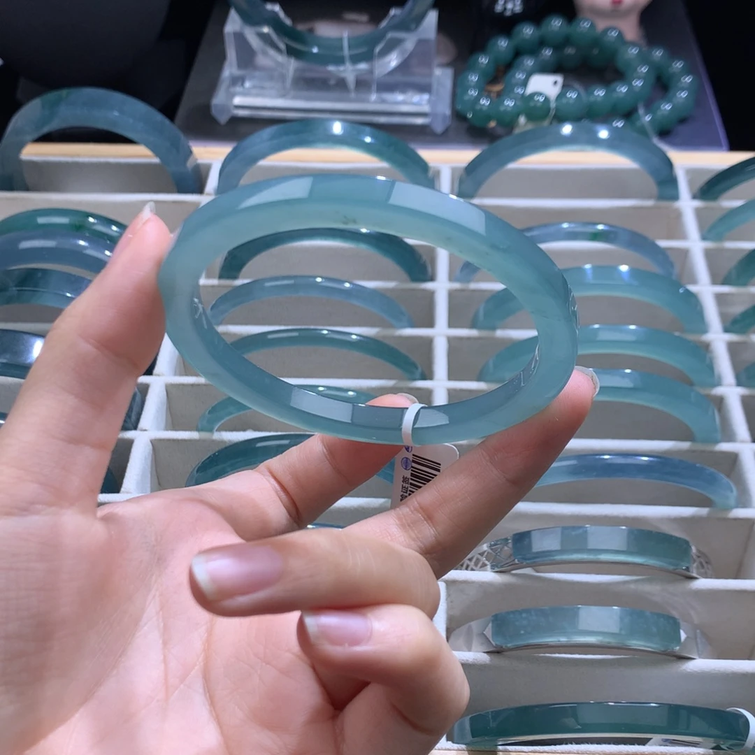 拉****翡翠未镶嵌手镯冰透手镯