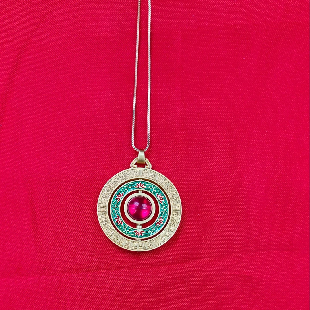 【小七正品】星光璀璨培育红宝石罗盘吊坠合金镶嵌赠合金链【YPN686】