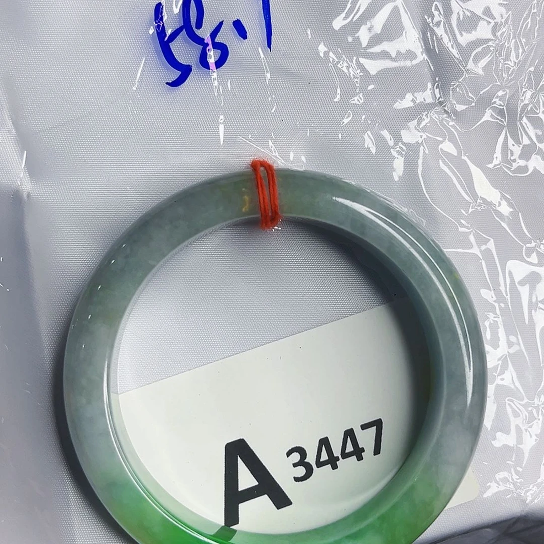 翡翠手镯未镶嵌微瑕