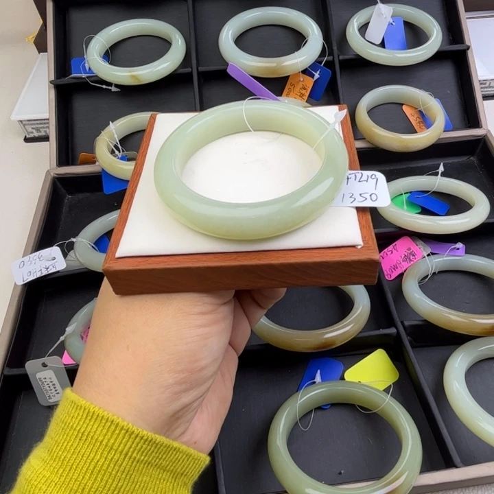 未镶嵌手镯和田玉七点