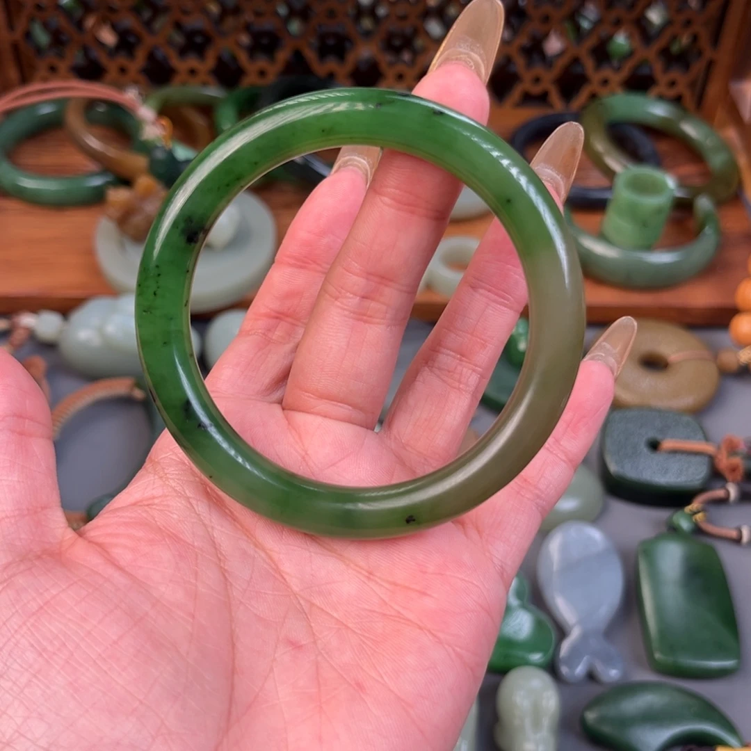 R***o和田玉（糖玉）未镶嵌颈饰