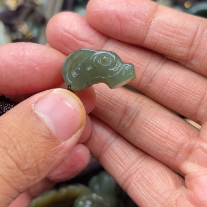 和田玉吊坠未镶嵌