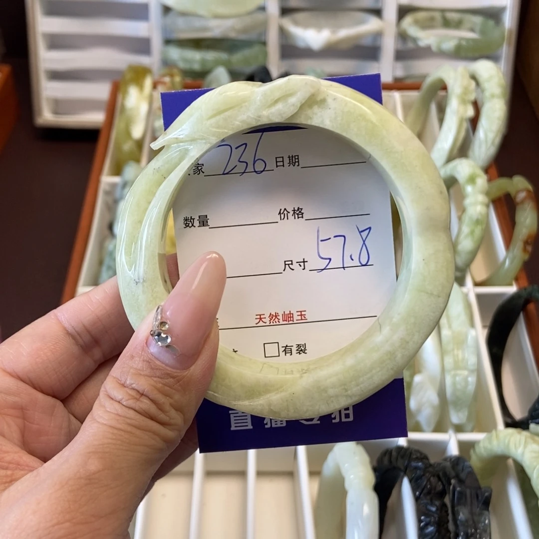 蛇纹石玉手镯未镶嵌