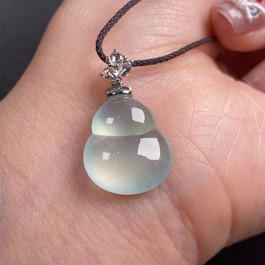 翡翠颈饰18K金镶嵌翡翠葫芦吊坠