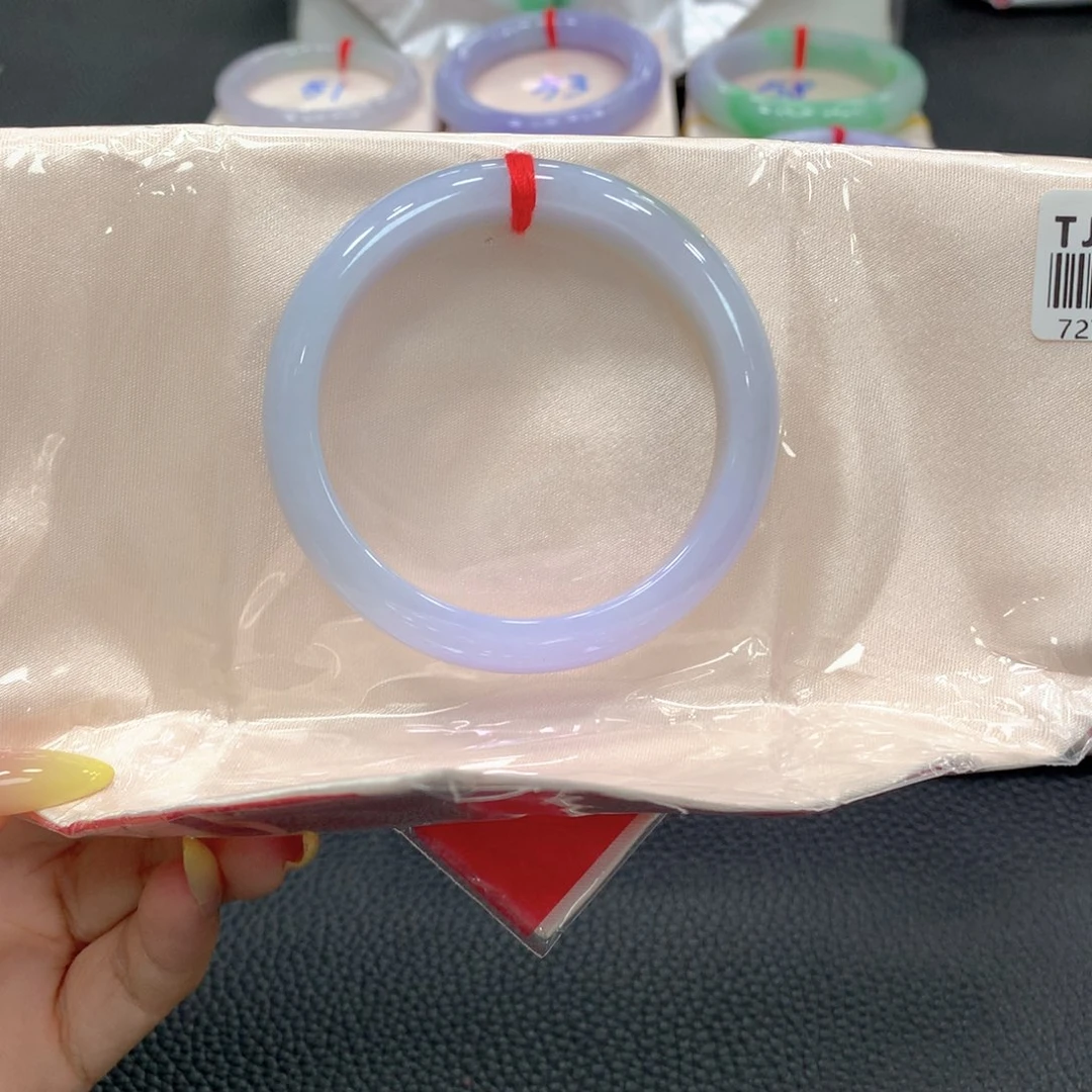 翡翠手镯未镶嵌翡翠